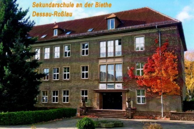 schulfront.jpg
